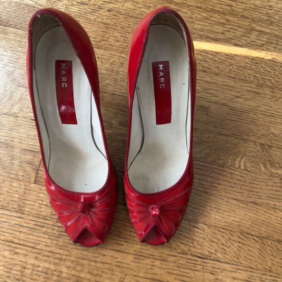 Marc Jacobs Red Patent Leather Peep Toe Bow Stiletto Heels Women's Shoes - Picture 2 of 11